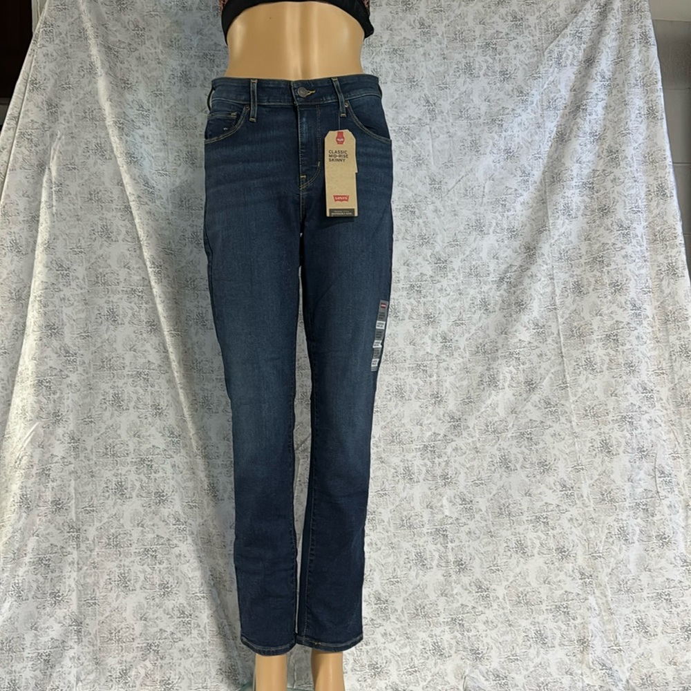 COPY - Levi’s Classic Mid-Rise Skinny. 6 medium W 28 L30